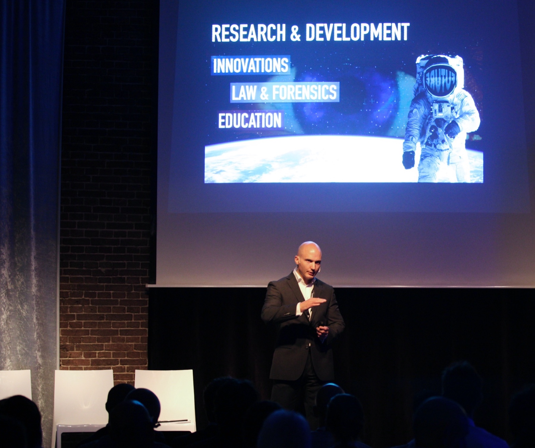 Yuri Bobbert delivering a keynote on stage with audience in foreground